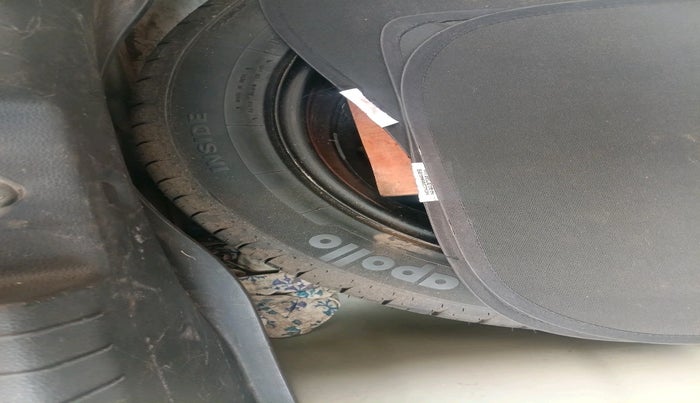 2016 Hyundai Elite i20 ASTA 1.2 (O), Petrol, Manual, 42,722 km, tyre