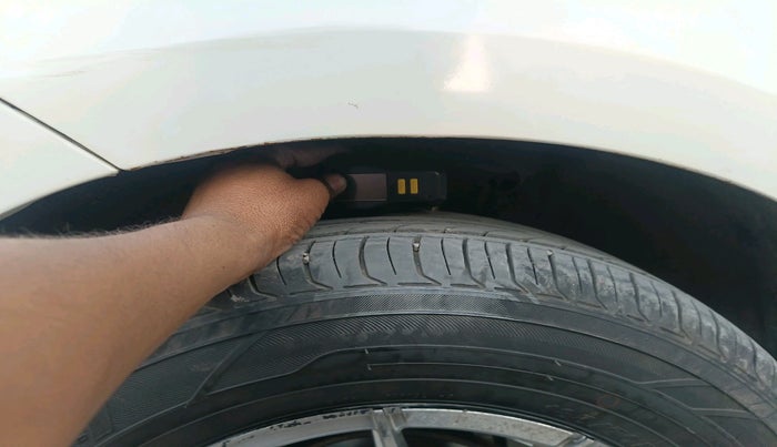 2020 Maruti Swift LXI, CNG, Manual, 1,00,575 km, tyre