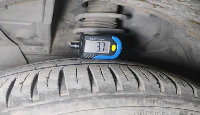 2012 Nissan Sunny XL, Petrol, Manual, 1,05,012 km, tyre