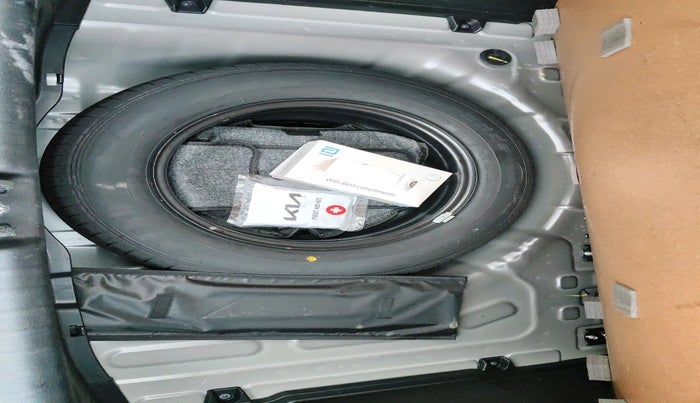 2024 KIA SONET HTK (O) 1.2 Petrol MT, Petrol, Manual, 6,561 km, tyre