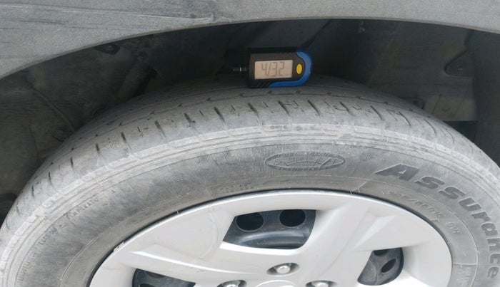 2020 Hyundai VENUE S 1.2, Petrol, Manual, 29,354 km, tyre