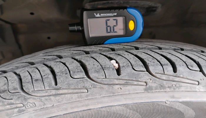 2011 Maruti Swift VXI, Petrol, Manual, 72,186 km, tyre