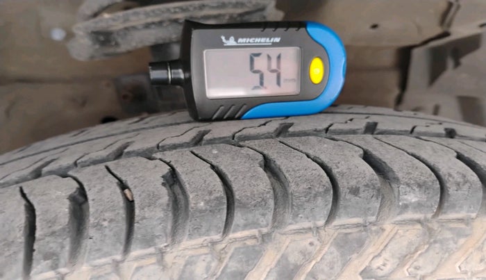 2011 Maruti Swift VXI, Petrol, Manual, 72,186 km, tyre