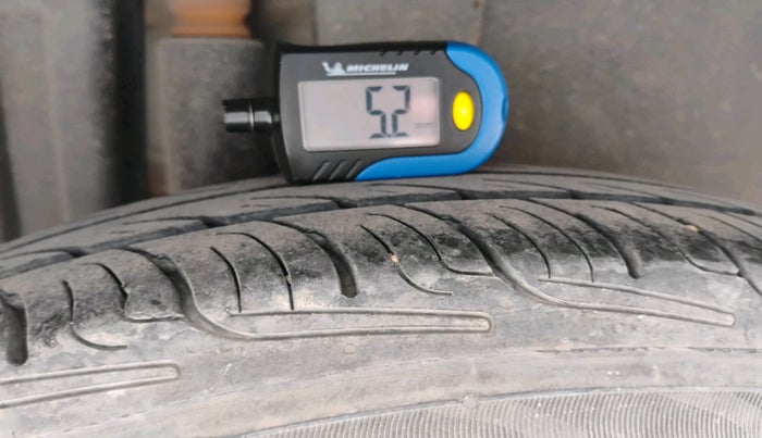 2011 Maruti Swift VXI, Petrol, Manual, 72,186 km, tyre