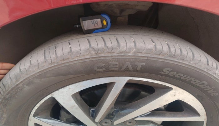 2023 Volkswagen VIRTUS TOPLINE TSI 1.0 AT, Petrol, Automatic, 37,098 km, tyre