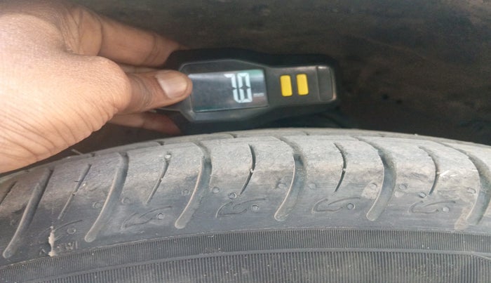 2023 Toyota Innova Crysta 2.4 GX 7STR, Diesel, Manual, 56,871 km, tyre