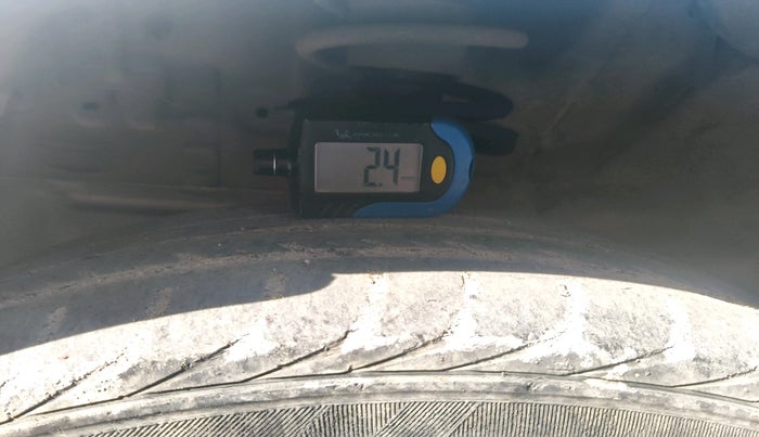 2011 Toyota Etios G, CNG, Manual, 1,17,667 km, tyre