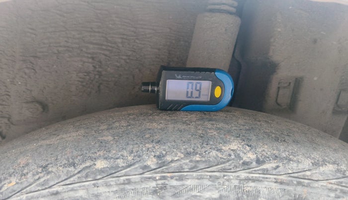 2011 Toyota Etios G, CNG, Manual, 1,17,667 km, tyre