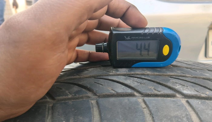 2011 Toyota Etios G, CNG, Manual, 1,17,667 km, tyre