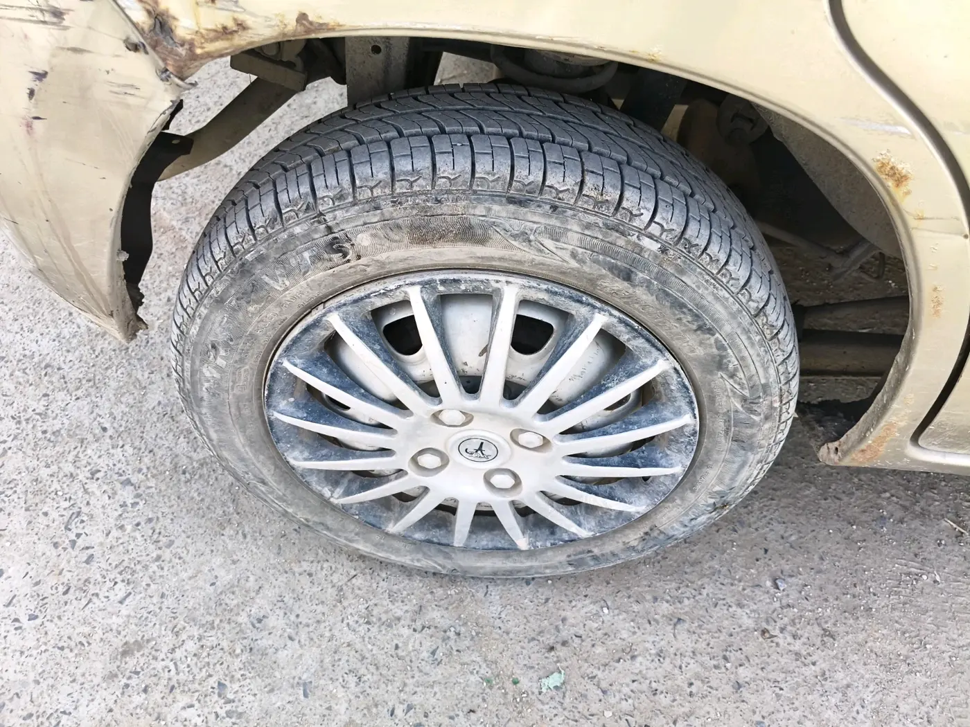 2011 Maruti Zen CARBON, Petrol, Manual, 30,661 km, tyre