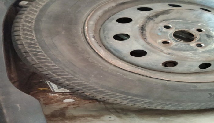 2016 Maruti Swift Dzire VDI, Diesel, Manual, 2,50,331 km, tyre