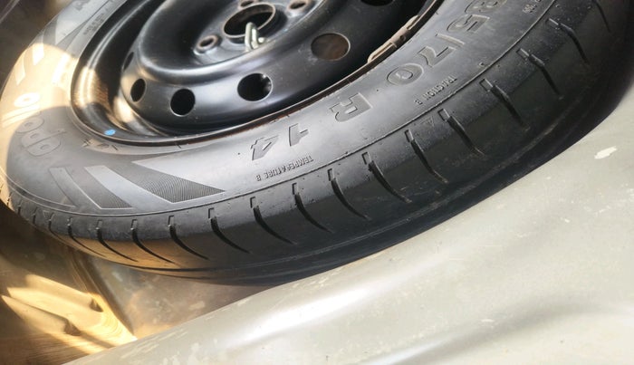 2016 Maruti Swift VXI, Petrol, Manual, 1,27,305 km, tyre