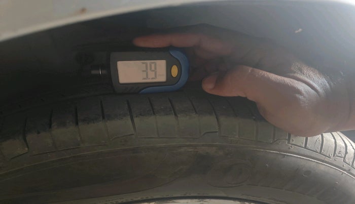 2009 Maruti Swift Dzire ZDI, Diesel, Manual, 1,70,744 km, tyre