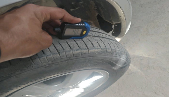 2009 Maruti Swift Dzire ZDI, Diesel, Manual, 1,70,744 km, tyre