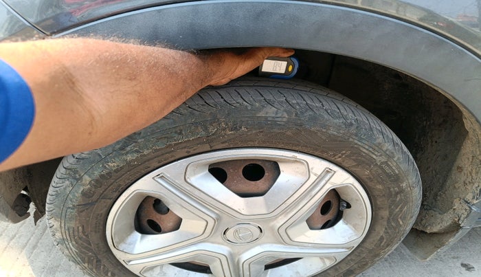 2020 Tata NEXON XM DIESEL, Diesel, Manual, 1,23,292 km, tyre