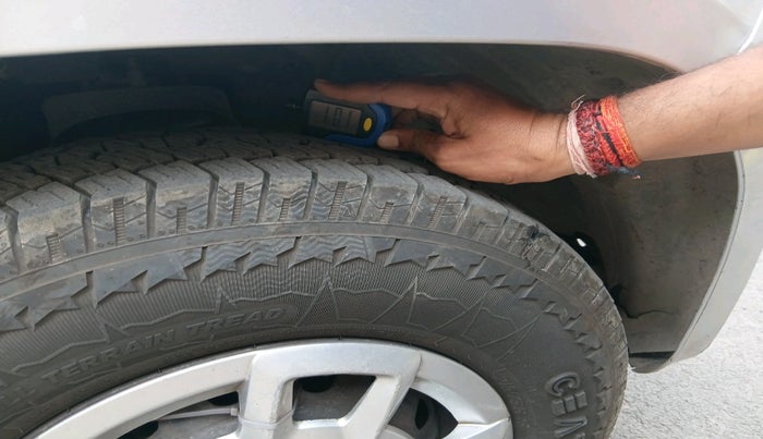 2017 Mahindra TUV300 T6 PLUS, Diesel, Manual, 1,98,818 km, tyre