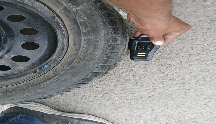 2017 Maruti Wagon R 1.0 VXI AMT, Petrol, Automatic, 39,125 km, tyre