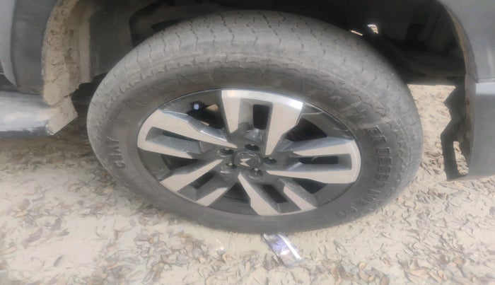 2024 Mahindra Thar Roxx AX7 L Diesel MT 4WD, Diesel, Manual, 42,040 km, tyre