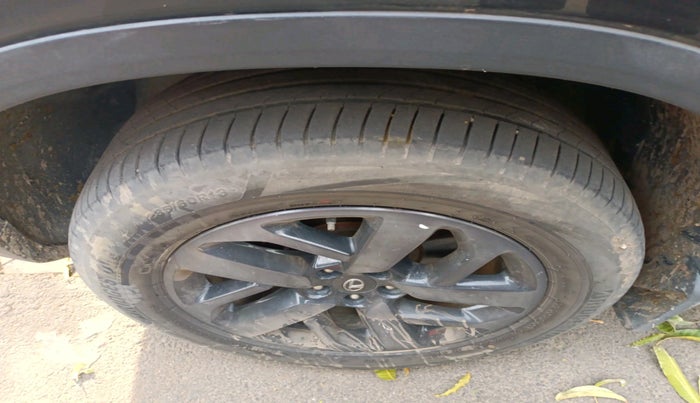 2023 Tata Safari XZA PLUS DARK EDITION, Diesel, Automatic, 1,08,708 km, tyre