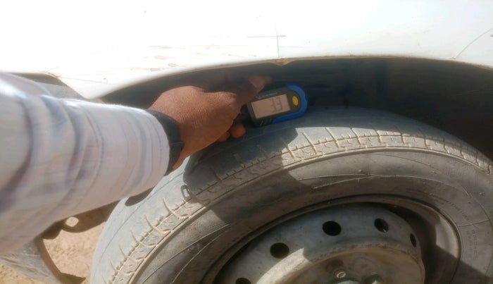 2012 Maruti Alto LXI, CNG, Manual, 1,59,727 km, tyre