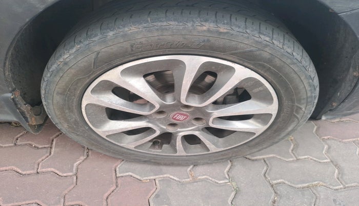 2015 Fiat Avventura EMOTION MULTIJET 1.3, Diesel, Manual, 1,13,901 km, tyre