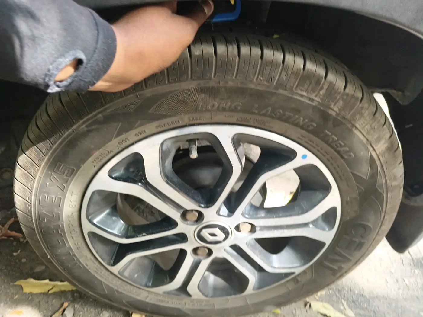2021 Renault Kwid RXT 1.0 (O), CNG, Manual, 1,29,250 km, tyre