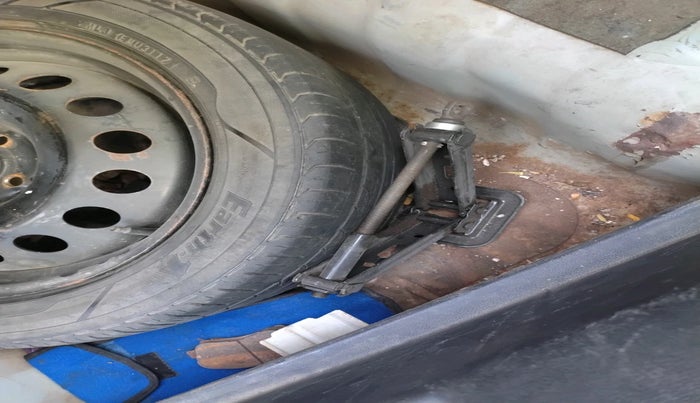 2014 Hyundai Verna FLUIDIC 1.6 VTVT SX, Petrol, Manual, 1,66,141 km, tyre