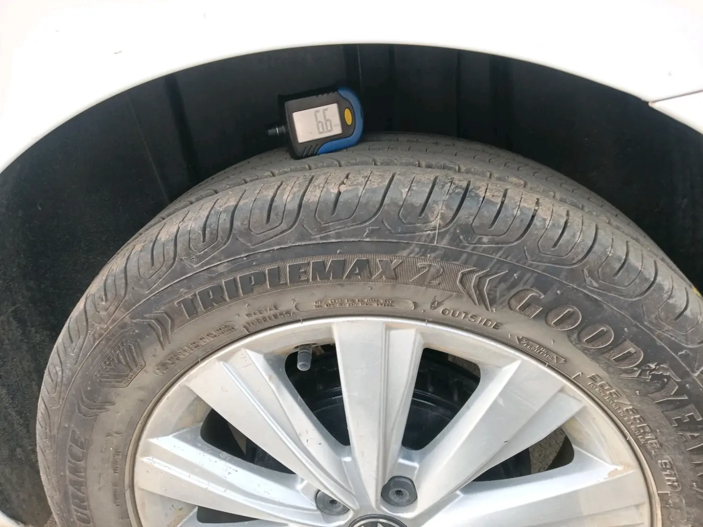2025 Volkswagen VIRTUS HIGHLINE TSI 1.0 AT, Petrol, Automatic, 7,680 km, tyre