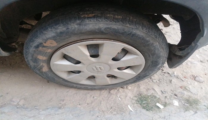 2016 Renault Kwid RXL, CNG, Manual, 83,080 km, tyre