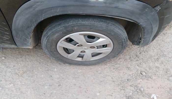 2016 Renault Kwid RXL, CNG, Manual, 83,080 km, tyre