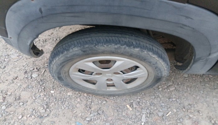 2016 Renault Kwid RXL, CNG, Manual, 83,080 km, tyre