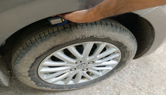 2022 Maruti Dzire ZXI CNG, CNG, Manual, 60,202 km, tyre