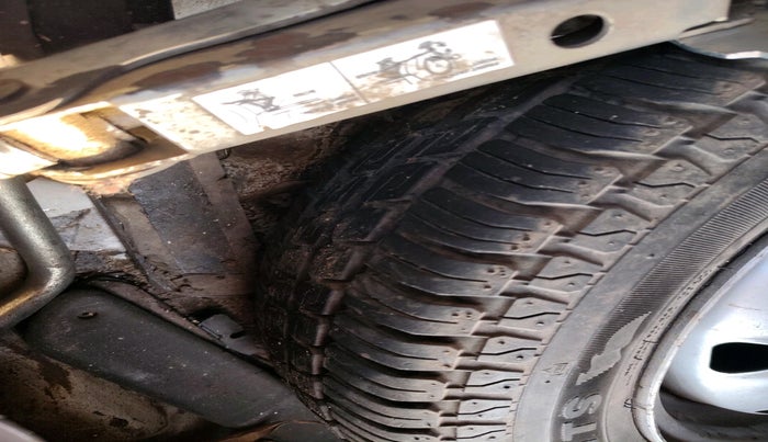 2010 Maruti Zen Estilo LXI, Petrol, Manual, 33,642 km, tyre