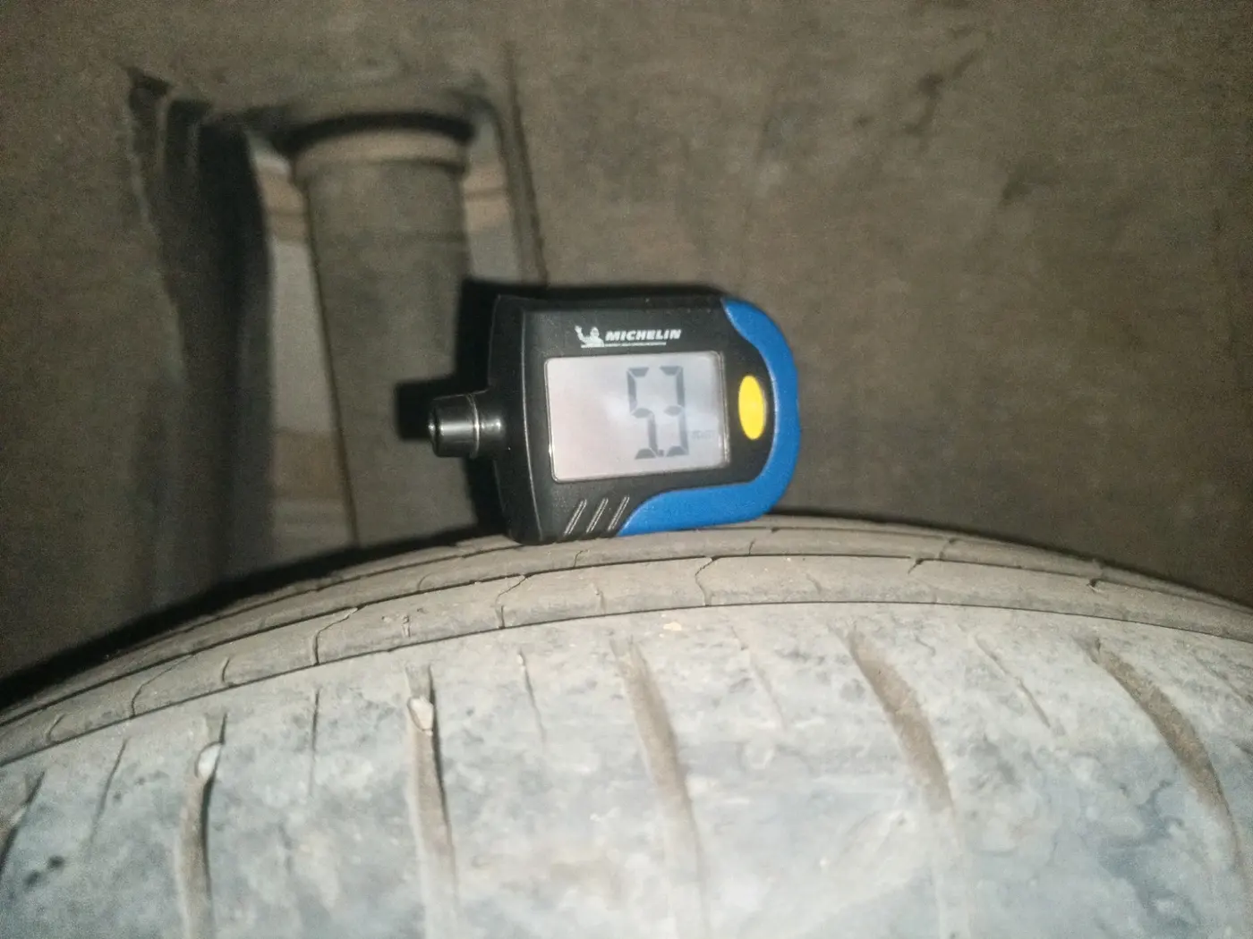 2023 Maruti Dzire ZXI, Petrol, Manual, 14,034 km, tyre