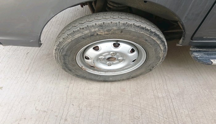 2022 Maruti Eeco 5 STR AC, CNG, Manual, 54,347 km, tyre