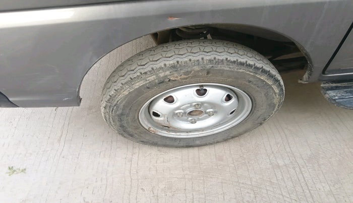 2022 Maruti Eeco 5 STR AC, CNG, Manual, 54,347 km, tyre