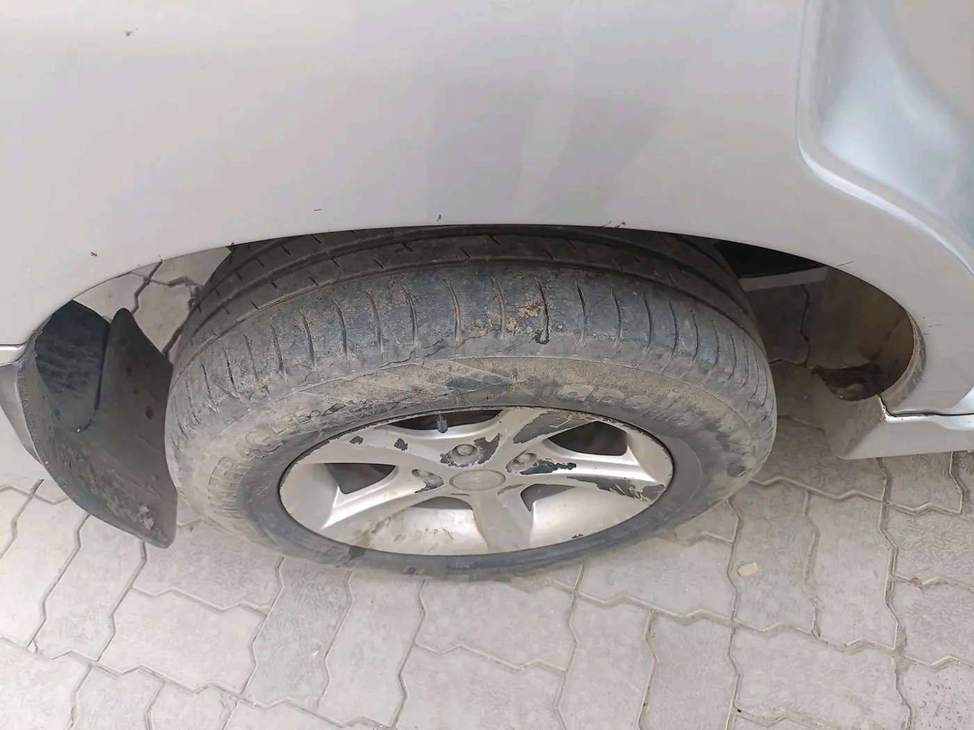 2014 Toyota Innova 2.5 GX 7 STR, Diesel, Manual, 1,59,882 km, tyre