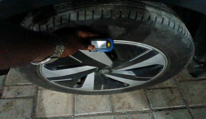 2022 MG ZS EV EXCLUSIVE, Electric, Automatic, 61,171 km, tyre