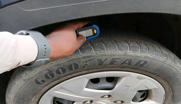 2020 Hyundai VENUE S 1.2, Petrol, Manual, 45,838 km, tyre