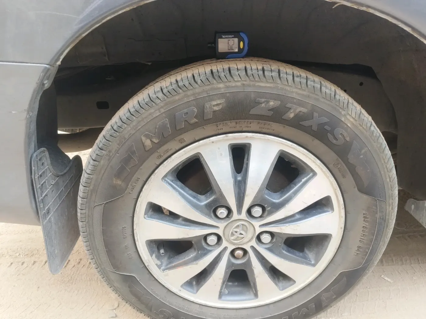 2015 Toyota Innova 2.5 VX 7 STR, Diesel, Manual, 1,22,629 km, tyre