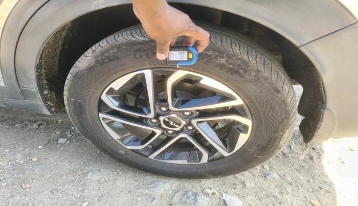 2022 KIA CARENS LUXURY PLUS 1.5 DIESEL AT 7 STR, Diesel, Automatic, 99,590 km, tyre