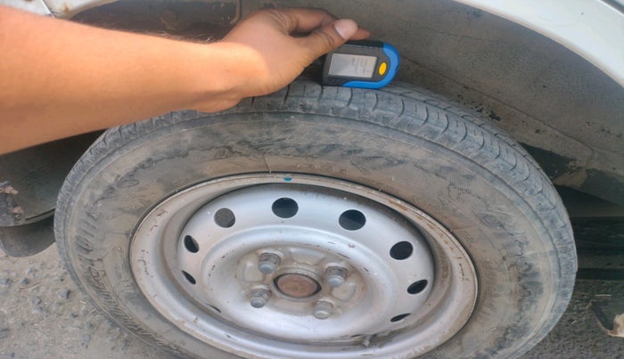 2013 Maruti Wagon R 1.0 LXI CNG, CNG, Manual, 1,89,784 km, tyre