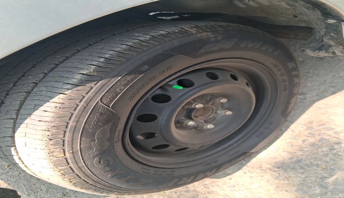 2007 Toyota Innova 2.5 G3, Diesel, Manual, 1,91,470 km, tyre