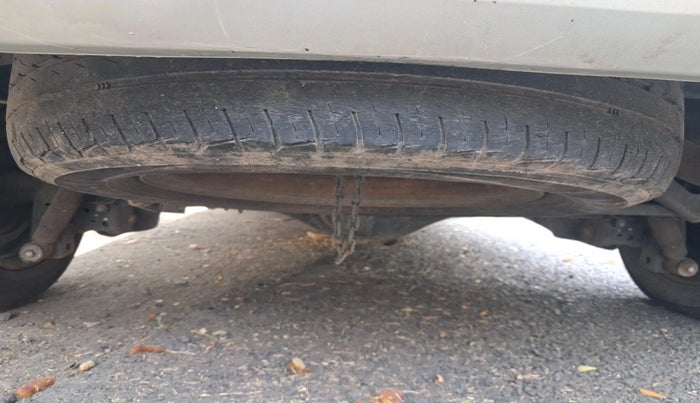 2007 Toyota Innova 2.5 G3, Diesel, Manual, 1,91,470 km, tyre