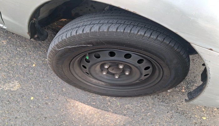 2007 Toyota Innova 2.5 G3, Diesel, Manual, 1,91,470 km, tyre