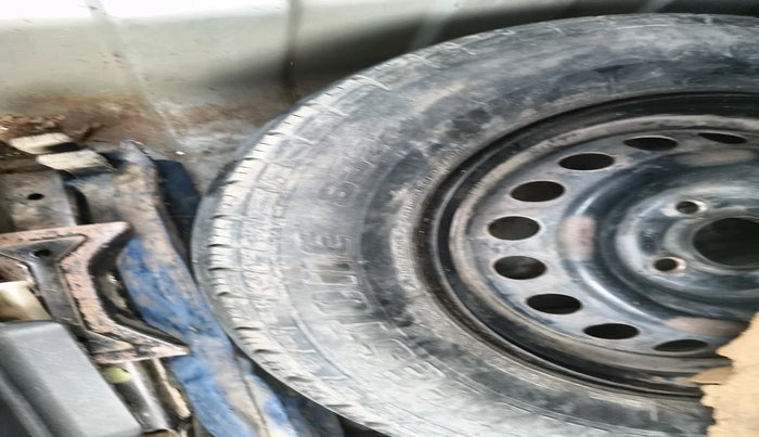 2011 Hyundai Accent EXECUTIVE, Petrol, Manual, 84,141 km, tyre