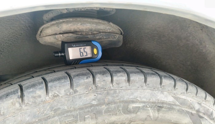 2011 Hyundai Accent EXECUTIVE, Petrol, Manual, 84,141 km, tyre