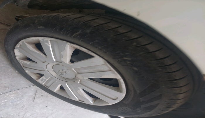 2011 Ford Figo ZXI 1.2 PETROL, Petrol, Manual, 1,29,731 km, tyre