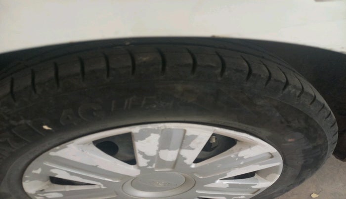 2011 Ford Figo ZXI 1.2 PETROL, Petrol, Manual, 1,29,731 km, tyre