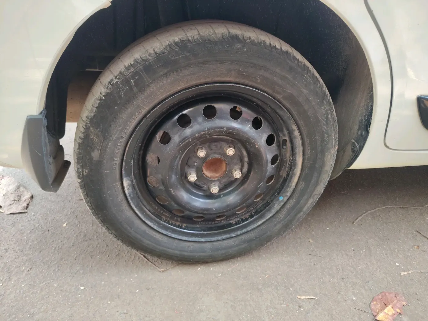 2024 Maruti Ertiga   VXI (O) CNG, CNG, Manual, 59,912 km, tyre